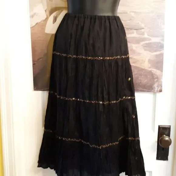 Sauci Crinkled black with gold thread,sequin NWOT - Picture 3 of 8